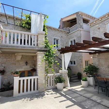 Stone House Apartments Didini Dvori 룸바르다 외부 사진