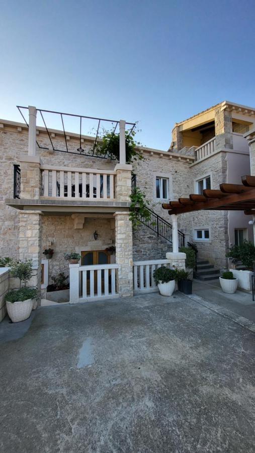 Stone House Apartments Didini Dvori 룸바르다 외부 사진