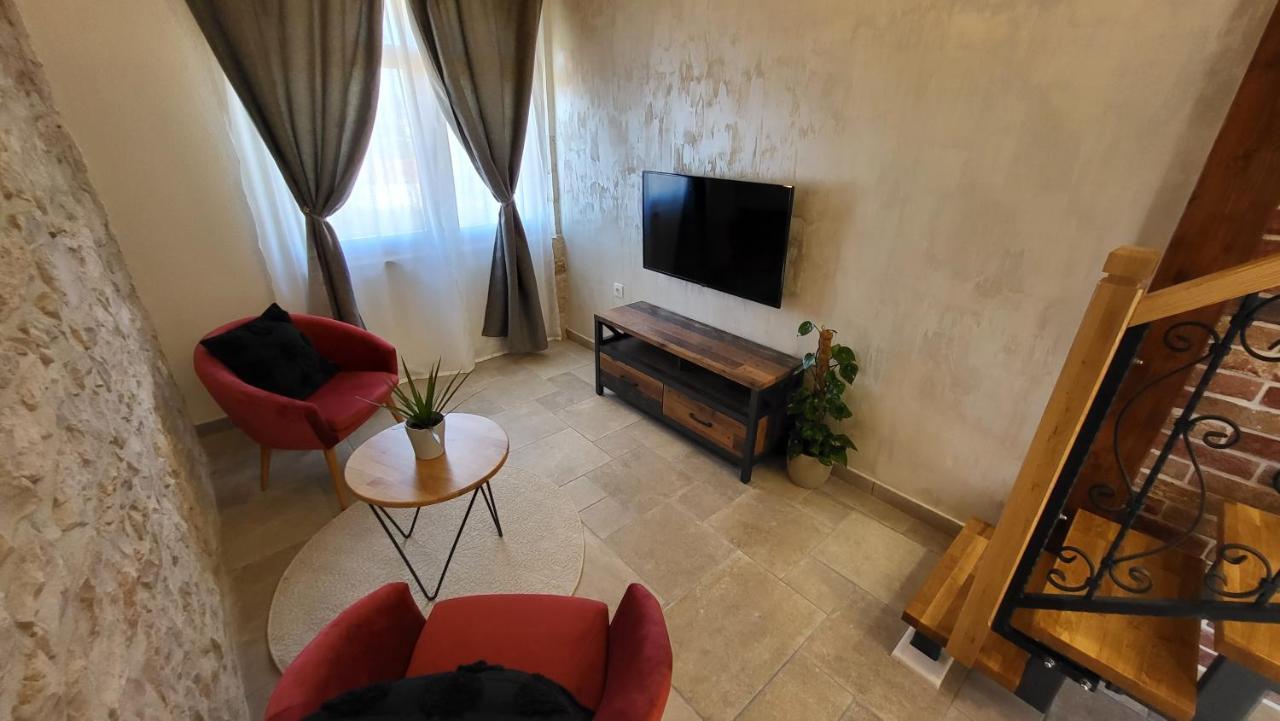 Stone House Apartments Didini Dvori 룸바르다 외부 사진