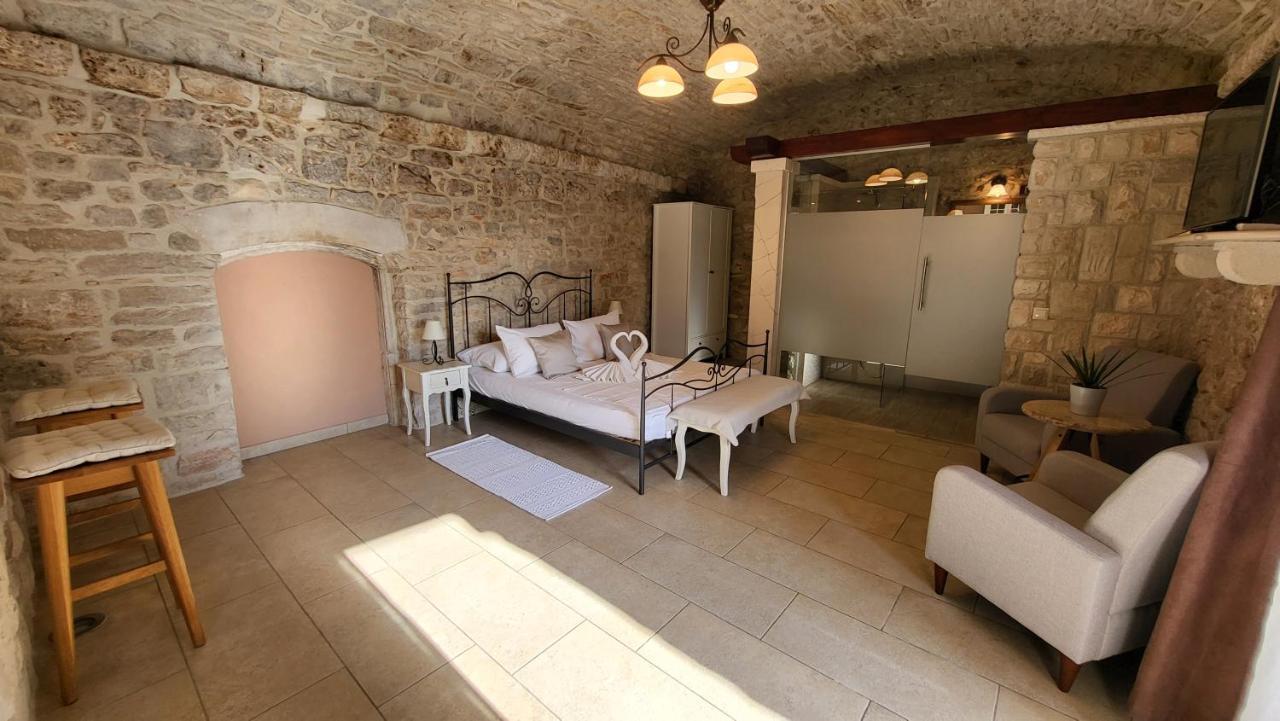 Stone House Apartments Didini Dvori 룸바르다 외부 사진