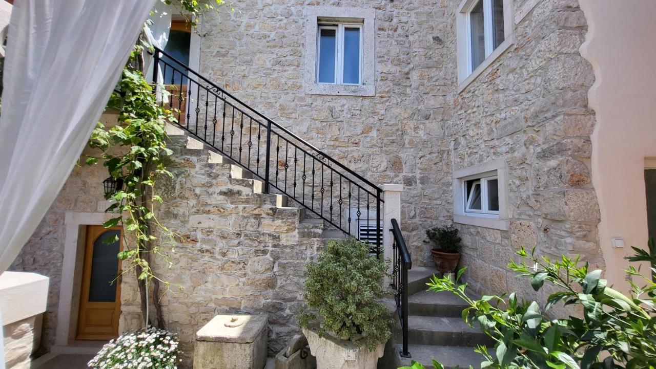 Stone House Apartments Didini Dvori 룸바르다 외부 사진