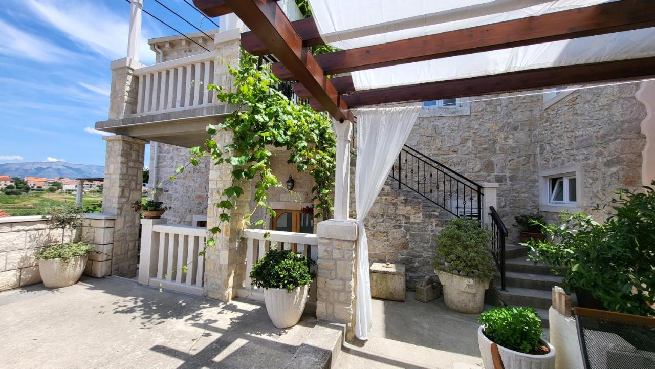 Stone House Apartments Didini Dvori 룸바르다 외부 사진