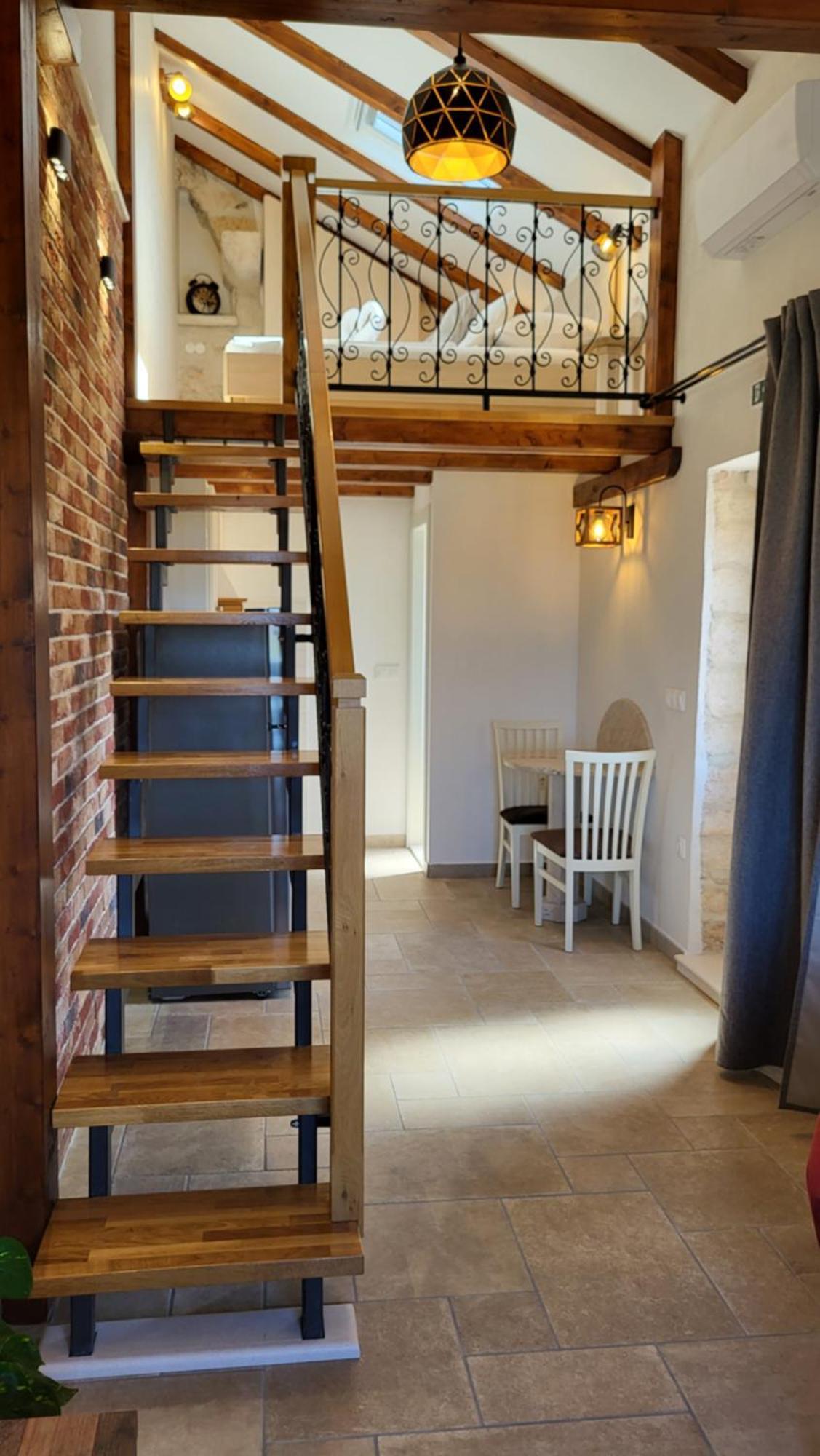 Stone House Apartments Didini Dvori 룸바르다 외부 사진