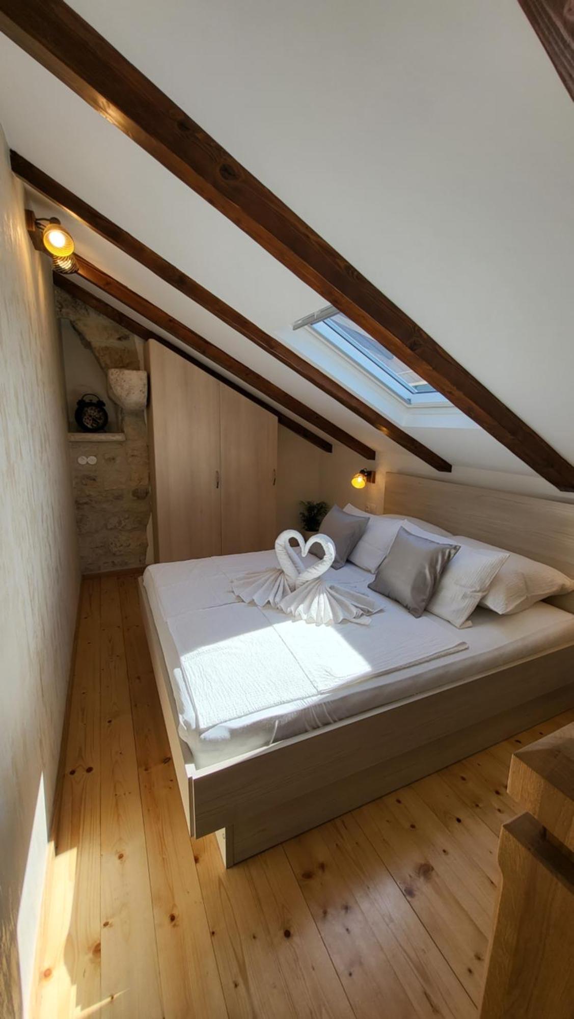 Stone House Apartments Didini Dvori 룸바르다 외부 사진